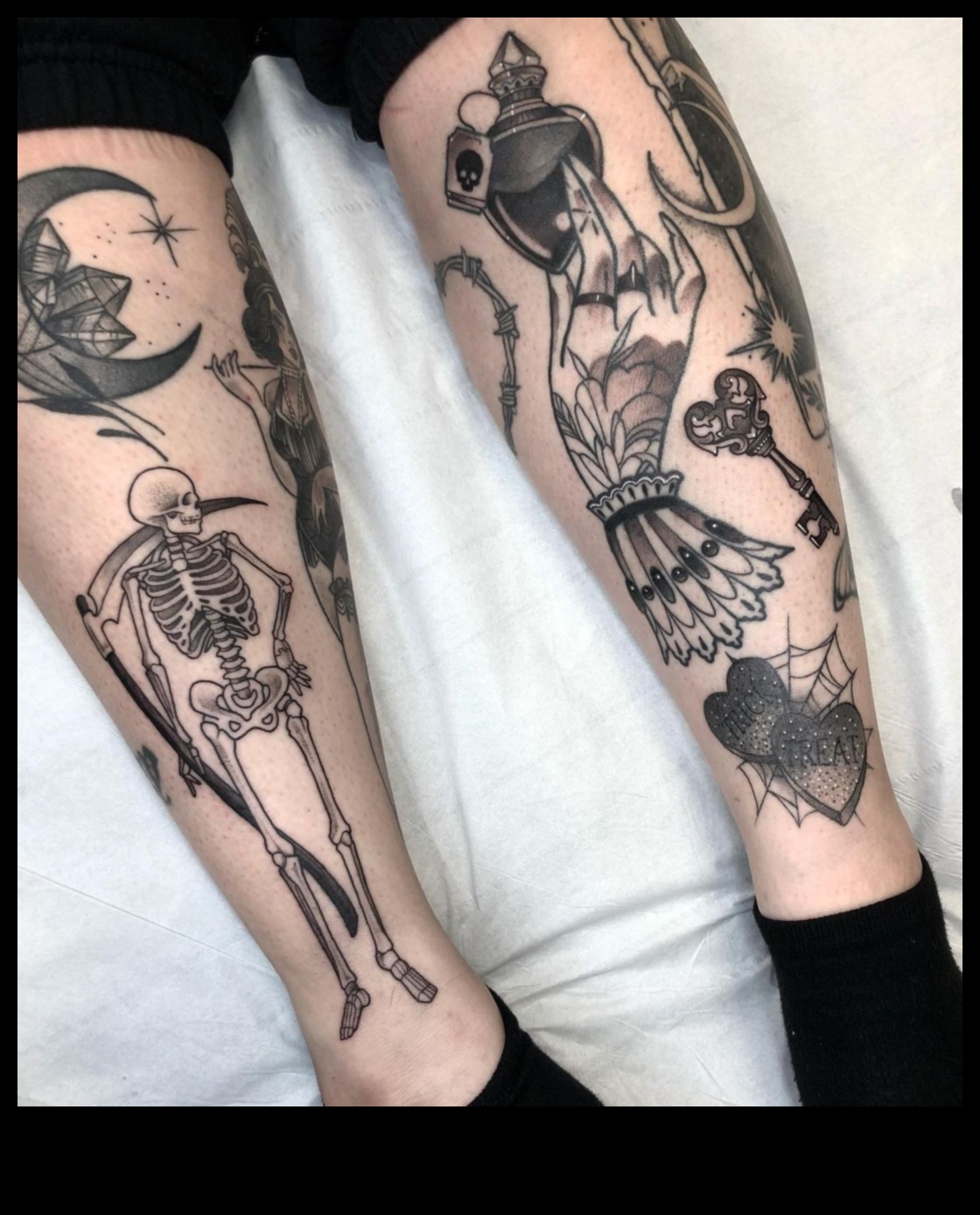 יוקרה בגפיים התחתונות: גלה את האלגנטיות של קעקוע רגליים אמנותיות