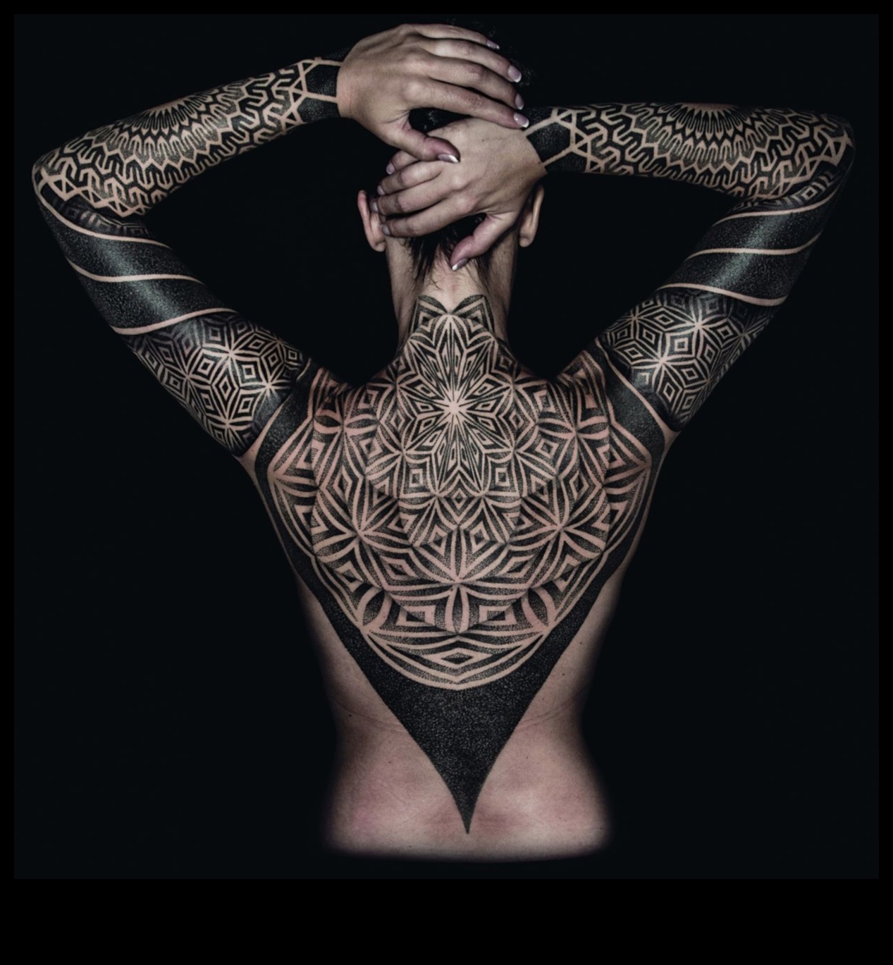 אמנות קעקועים מהפכנית של Revelations דוחפת את גבולות היצירתיות 4 גילויים מהפכניים: פורץ דרך באמנות הקעקועים