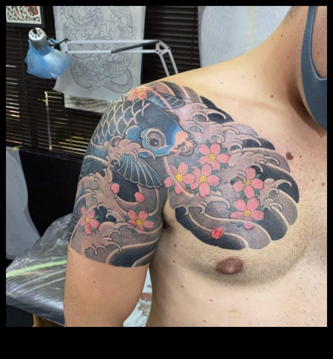 הקנבס של הטבע: החי והצומח חיים בקעקועים יפניים