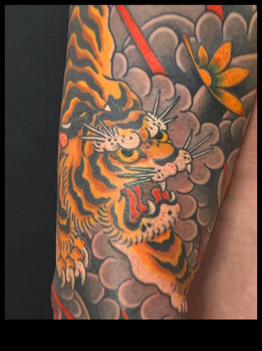 הקנבס של הטבע: החי והצומח חיים בקעקועים יפניים