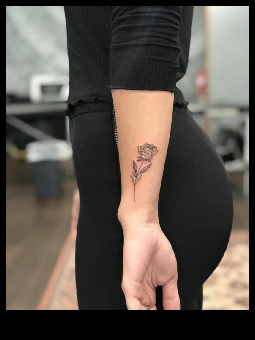 לחישות אלגנטיות: יופי עדין באמנות קעקוע שורש כף היד