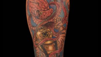 Ink Odyssey: חקור את האומנות של שליטה בזרוע מפוסלת קעקוע מודגש