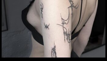 גילויים מהפכניים: פורץ דרך באמנות הקעקועים