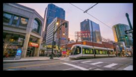 הרמוניה בנוף העירוני: התנועה המסונכרנת של תחבורה ציבורית במרחבים עירוניים