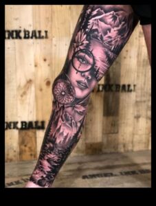 יוקרה בגפיים התחתונות: גלה את האלגנטיות של קעקוע רגליים אמנותיות