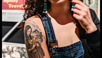 Ankle Odyssey: צלול לתוך סיפורי קעקועים ארעיים