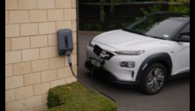 רחובות שקטים: ניווט בסביבות עירוניות עם התגנבות של מכוניות חשמליות